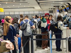 Pekerja Maskapai Raup Miliaran Rupiah dari Selundupkan Pelancong