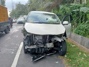 Kecelakaan Beruntun di Jalur Denpasar-Gilimanuk, 2 Orang Luka-luka Kecelakaan Beruntun di Jalur Denpasar-Gilimanuk, 2 Orang Luka-luka