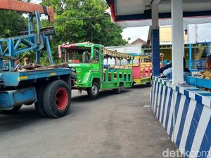 Penampakan Kereta Kelinci Angkut Lansia yang Terguling di Bayat Klaten Penampakan Kereta Kelinci Angkut Lansia yang Terguling di Bayat Klaten