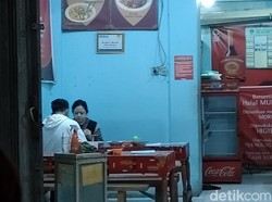 Usai Jalan-jalan di Mal, Puan dan Gibran Makan Bistik Semeja