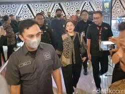 Puan Maharani Nonton Konser Dewa 19 di Solo