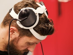 Kisah Pria Lumpuh Bisa Jalan Lagi Berkat Teknologi Implan Otak