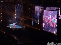 Ardhito-Andien Mariahkan Konser Dewa 19 Night At The Orchestra di Solo