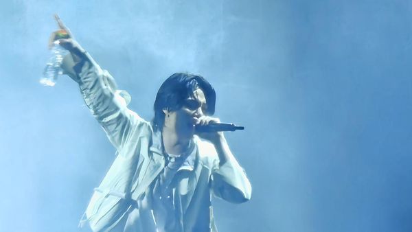 Zoom Galaxy S23 Ultra Bikin Suga BTS Tampil Depan Mata