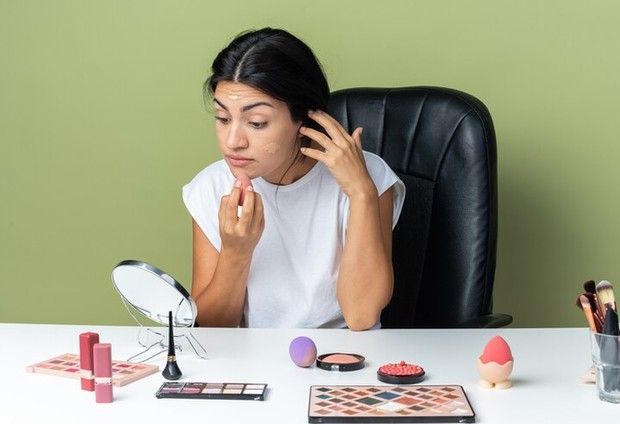 Memakai riasan di siang hari