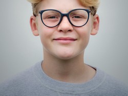 Yuk Cegah Mata Minus Anak biar Nggak Semakin Memburuk