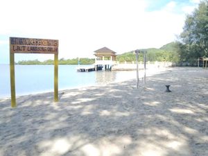 Keindahan Pantai Villa Kencana Boalemo, Pesona Pasir Putih hingga Pohon Pinus