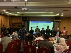 Momen Calon Jemaah Haji Jalani Bimbingan Manasik Maktour