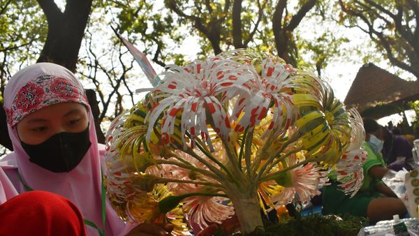 Ratusan Pelajar Ikuti Lomba Kreasi Daur Ulang Sampah di Madiun