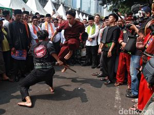 Silat, Palang Pintu, Marawis hingga Kuliner Riuhkan Lebaran Tenabang Jakarta Silat, Palang Pintu, Marawis hingga Kuliner Riuhkan Lebaran Tenabang Jakarta