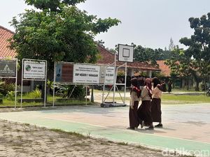 Tangis Siswi SMP Brebes Jadi Putus Sekolah gegara Dikira Bolos Tangis Siswi SMP Brebes Jadi Putus Sekolah gegara Dikira Bolos