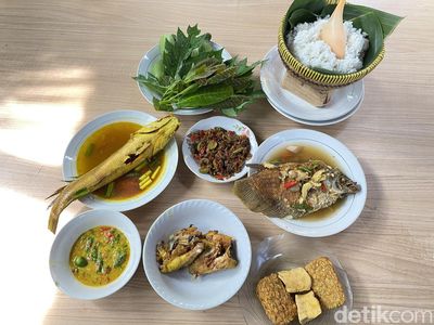 Nikmatnya Sambal Dadak Racikan Mpok Kuni Ngumpet di Tangerang