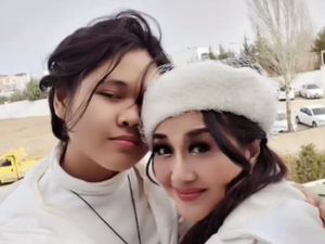 Paramitha Rusady Sedih Banget, Anak Pilih Peluk Pacar saat Sakit Paramitha Rusady Sedih Banget, Anak Pilih Peluk Pacar saat Sakit