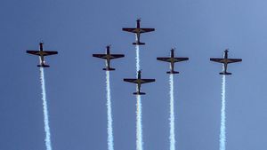 Aksi Tim Jupiter TNI AU Bermanuver di Langit Pekanbaru