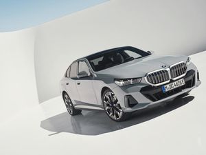 Makin Ganteng! Ini Tampang BMW Seri 5 Generasi Terbaru