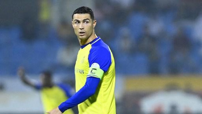 Nassrs Portuguese forward Cristiano Ronaldo looks on during the Saudi Pro League football match between Al-Nassr and Al-Ettifaq at the Prince Mohammed Bin Fahd Stadium in Dammam on May 27, 2023. (Photo by AFP)