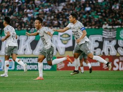 The Flash Ungkap Rahasia Gol Free Kick ke Gawang Persebaya