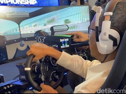 Gaya Heru Budi Jajal EV Simulator di Jakarta E-Prix 2023 Esports