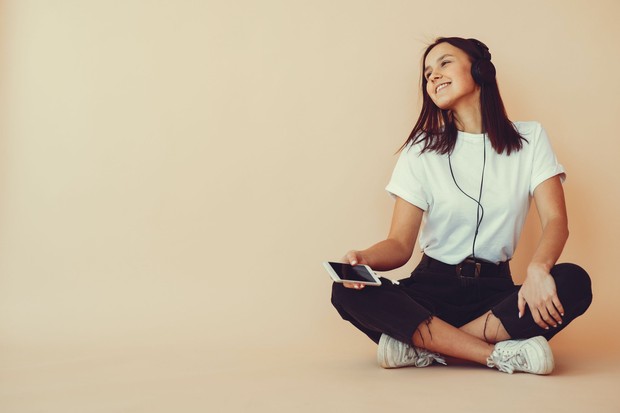 Ilustrasi duduk bersila/Foto: Pexels/Gustavo Fring