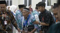 Jemaah Calon Haji Tiba di Asrama Haji Embarkasi Kertajati