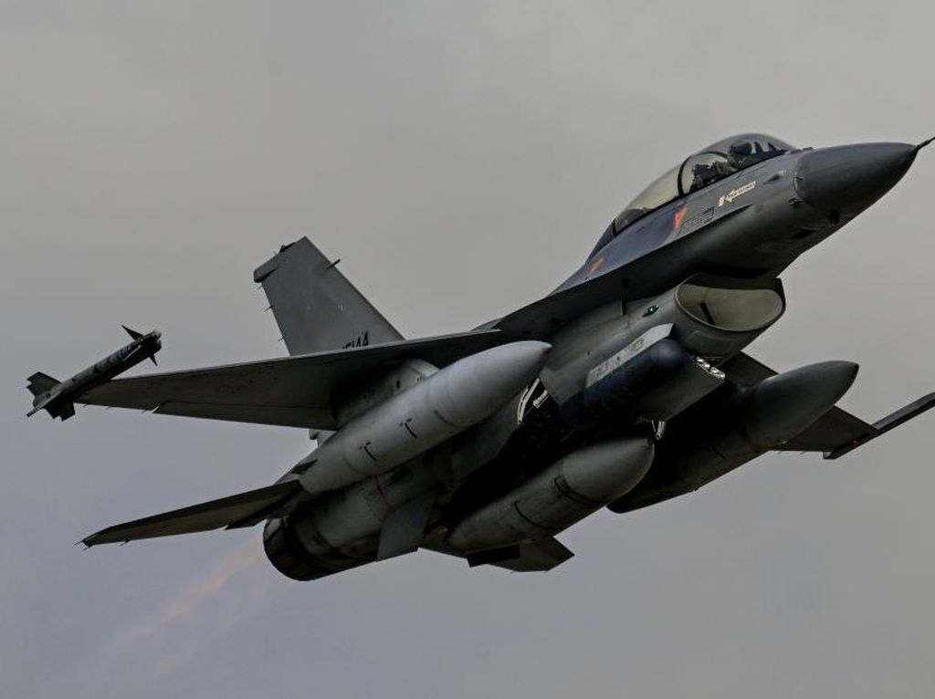 F-16 Bakal Hadapi Kondisi Sulit di Langit Ukraina