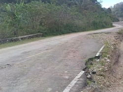 Warga Belu Kecewa Jalan Sabuk Merah Penghubung Antarnegara Rusak-Asal Jadi