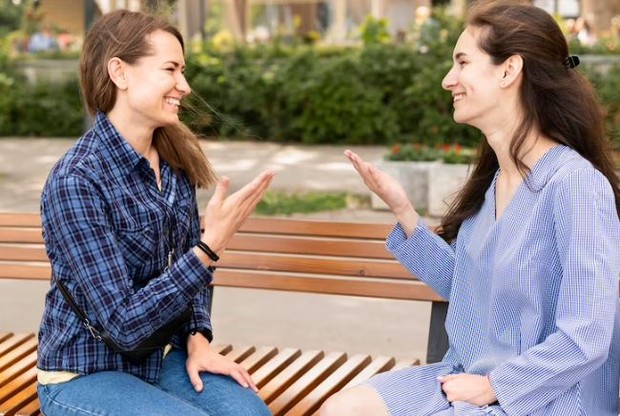 Kontrol dan kelola komunikasi non verbal. foto freepik.com: freepik