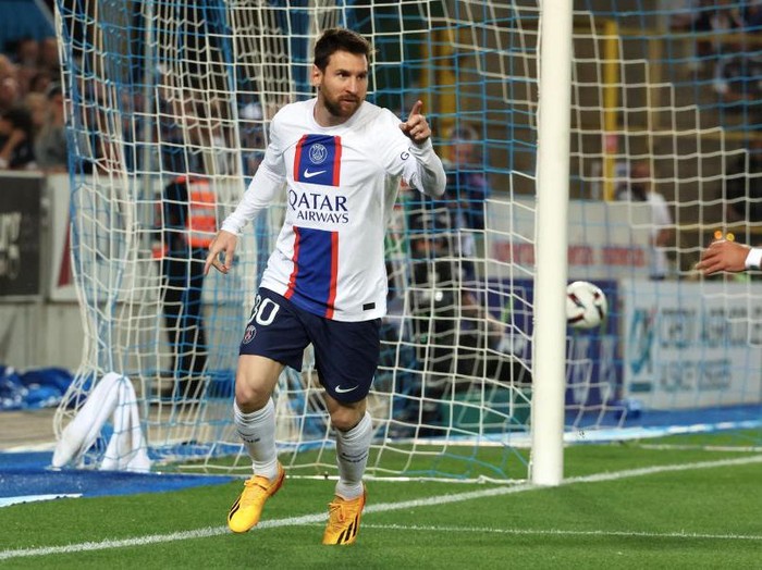 STRASBOURG, FRANCE - MAY 27: Lionel Messi #30 of Paris Saint-Germain celebrates his goal during the Ligue 1 match between RC Strasbourg and Paris Saint-Germain at Stade de la Meinau on May 27, 2023 in Strasbourg, France. (Photo by Xavier Laine/Getty Images)
