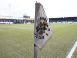 Fans Luton Town sudah tidak sabar pastinya melihat tim-tim raksasa seperti Manchester City atau Liverpool tampil di Kenilworth Road. (Foto: Getty Images/Tony Marshall)