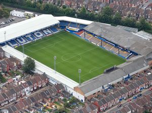 Unik! Ada Stadion Bola yang Nyempil di Tengah Permukiman Warga Unik! Ada Stadion Bola yang Nyempil di Tengah Permukiman Warga