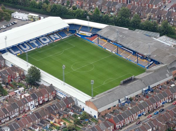 Kenilworth Road, Stadion Unik Luton Town Tim Promosi Premier League