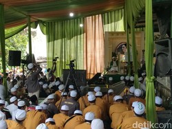 Saat Prabowo Geser Podium yang Belakangi Ulama Sebelum Beri Sambutan