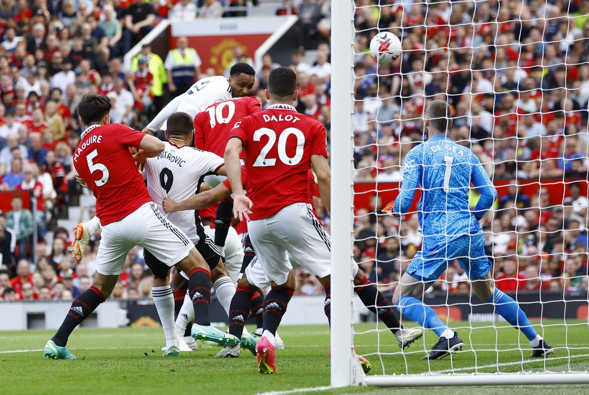 MU vs Fulham 1-1 di akhir babak pertama. (Foto: Action Images via Reuters/ANDREW BOYERS)