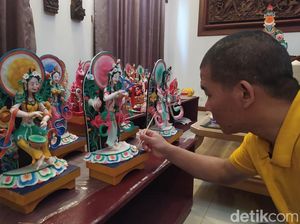 Melihat Pembuatan 42 Torma, Prasarana Persembahan Waisak di Candi Borobudur