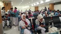 Penerbangan Perdana Calon Jemaah Haji dari BIJB Kertajati