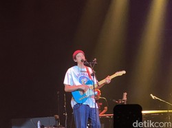 Phum Viphurit Tetap Tampil Maksimal Meski Sedang Sakit di New Live Show