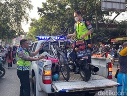 Dua Pengunjung Pasar Cihaurgeulis Bandung Tewas Ditabrak Motor
