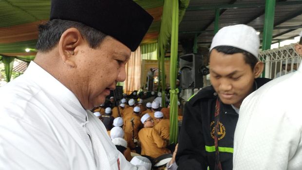 Prabowo Hadiri Haul ke-10 Habib Munzir di Rawajati Jaksel (Dwi R/detikcom)