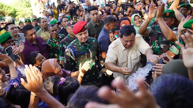 Prabowo Subianto meresmikan titik air bersih di Sumbawa NTB