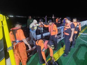 Tim SAR Update Kapal Mati Mesin di Konawe: 53 Penumpang-9 ABK Dievakuasi Tim SAR Update Kapal Mati Mesin di Konawe: 53 Penumpang-9 ABK Dievakuasi