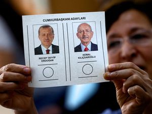 Lho! Ada yang Bawa Kambing Saat Nyoblos Pilpres Turki