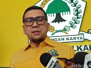 Golkar Saran Kabar Jokowi Diminta Pimpin Koalisi Dibicarakan Usai 20 Maret Golkar Saran Kabar Jokowi Diminta Pimpin Koalisi Dibicarakan Usai 20 Maret