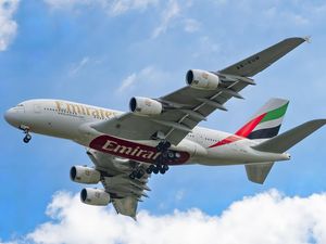 Pesawat Penumpang Terbesar Dunia Mampir ke Bali, Ini Spesifikasinya Pesawat Penumpang Terbesar Dunia Mampir ke Bali, Ini Spesifikasinya