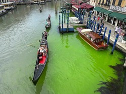 Geger Air di Kanal Venesia Tiba-tiba Berubah Hijau, Italia Selidiki