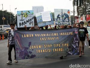 Aksi Hari Anti Tambang di Kementerian ESDM