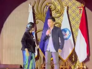 Ariel NOAH Jadi Sorotan Hadiri Acara Kelulusan Anak: Papa Nyanyi Ya Ariel NOAH Jadi Sorotan Hadiri Acara Kelulusan Anak: Papa Nyanyi Ya