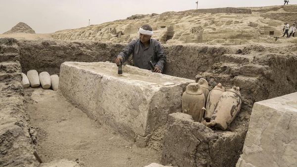 Bengkel Pembuatan Mumi dan Makam Kuno Ditemukan di Dekat Kairo