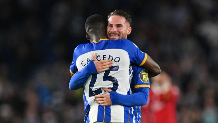 Brightons Argentinian midfielder Alexis Mac Allister (R) celebrates with Brightons Ecuadorian midfielder Moises Caicedo (L) on the pitch after the English Premier League football match between Brighton and Hove Albion and Manchester United at the American Express Community Stadium in Brighton, southern England on May 4, 2023. - Brighton won the game 1-0. (Photo by Glyn KIRK / AFP) / RESTRICTED TO EDITORIAL USE. No use with unauthorized audio, video, data, fixture lists, club/league logos or live services. Online in-match use limited to 120 images. An additional 40 images may be used in extra time. No video emulation. Social media in-match use limited to 120 images. An additional 40 images may be used in extra time. No use in betting publications, games or single club/league/player publications. /  (Photo by GLYN KIRK/AFP via Getty Images)