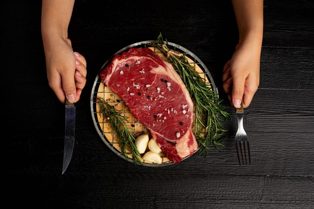 Daging merah Daging merah dapat memicu pembentukan kista ovarium ataupun memperburuknya