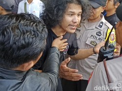 Demo Jalan Rusak di Kantor Bupati Tator Ricuh, 1 Orang Diduga Dipukul Polisi